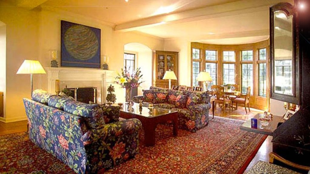 Sandra Bullock se compra una mansión con gimnasio, pista de tenis, piscina y minicine