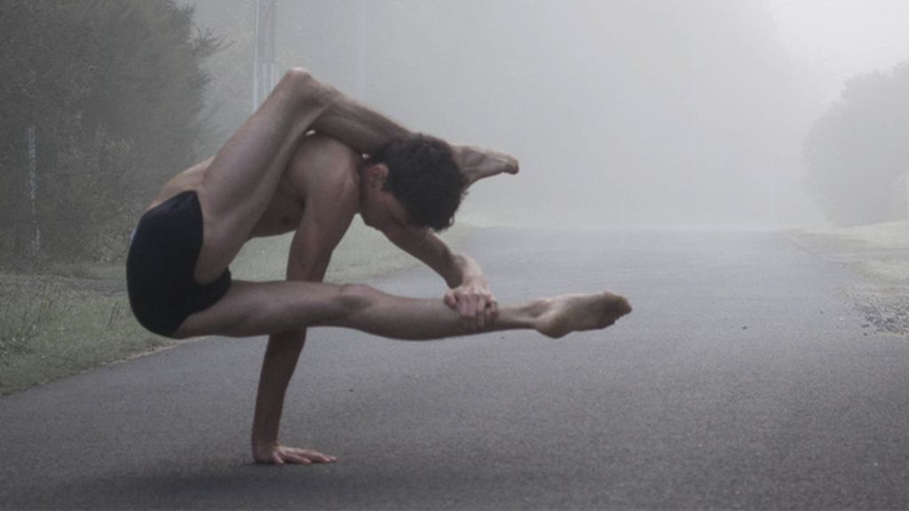 El contorsionista que transforma su cuerpo