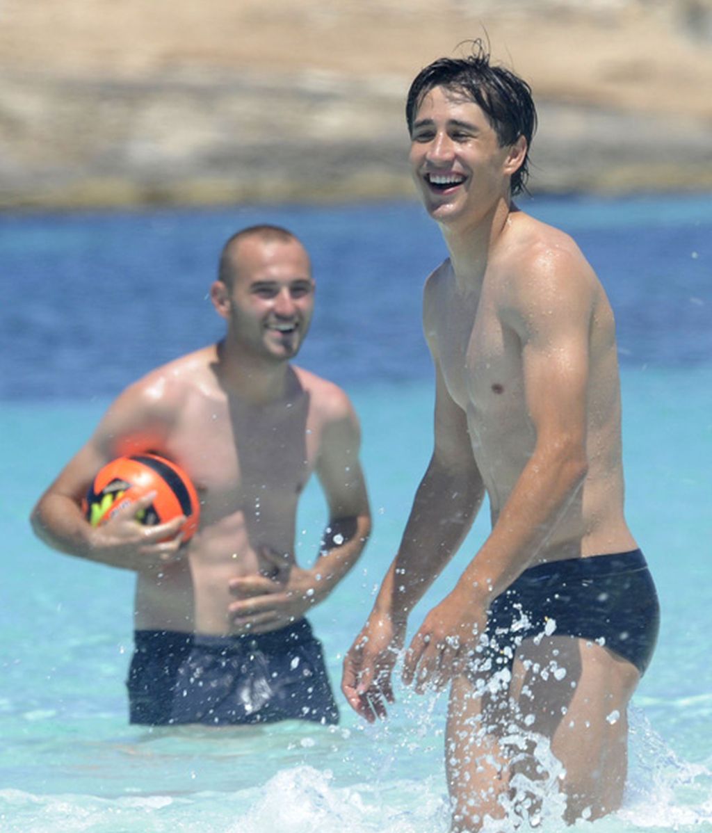 Bojan anhela volver a jugar con España... tomando el sol en buena compañía