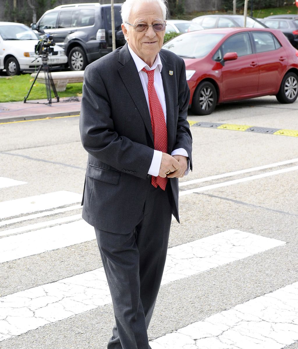 Familiares y amigos acuden a la capilla ardiente de Miliki