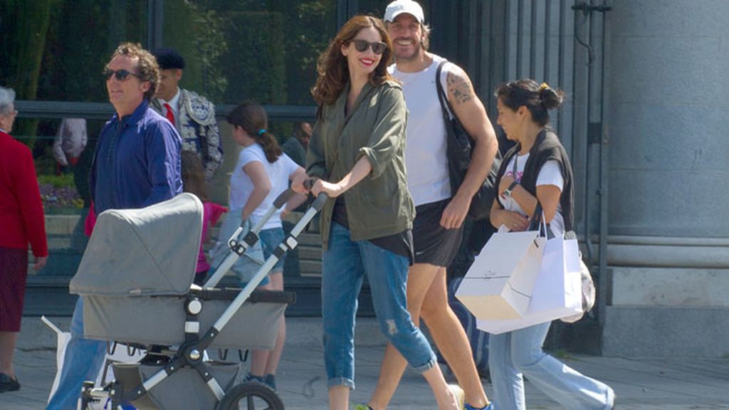 La pareja disfrutó del buen tiempo en familia