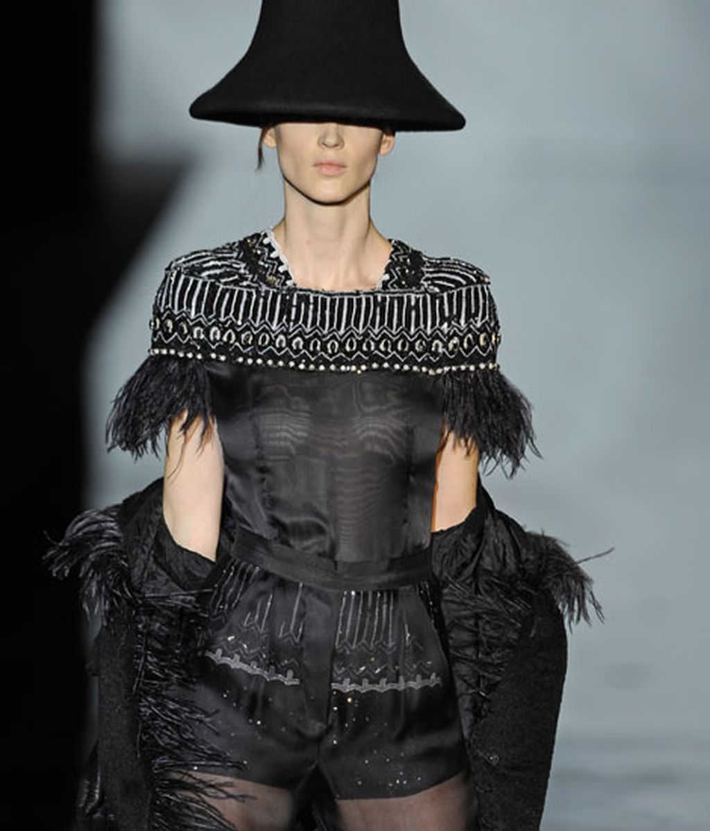 Roberto Verino: Vuelve el 'glamour' de los cincuenta