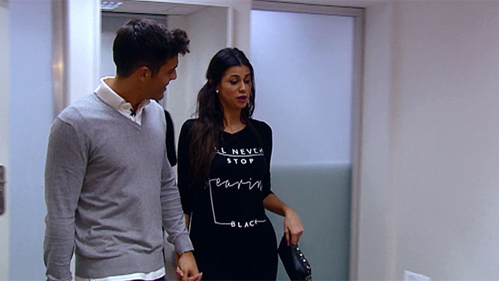 Marina: "Me ha dado un pedazo de beso que me ha encantado"