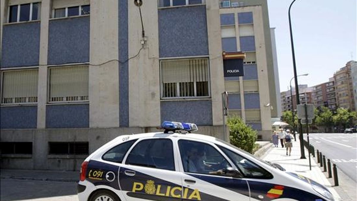 Agentes de la Policía Nacional han detenido en Valladolid al llamado "violador de la capucha" como presunto autor de nueve agresiones sexuales. Video: ATLAS.