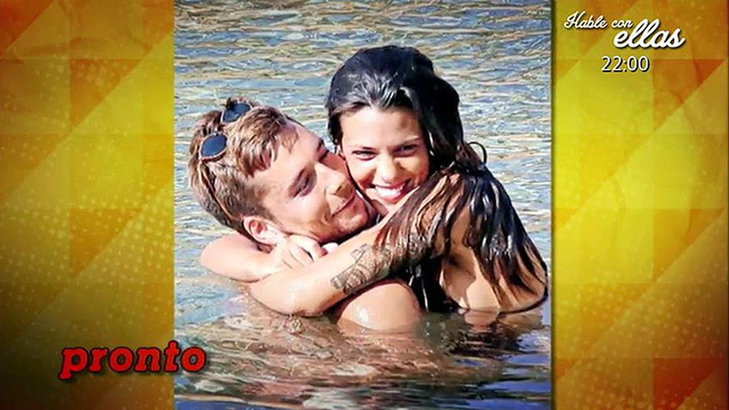 Disfrutan de una jornada de sol en una cala de Ibiza