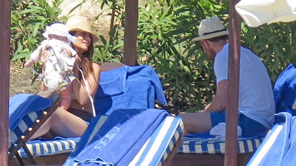 Nagore Aranburu y Xabi Alonso, desconectando en Marbella
