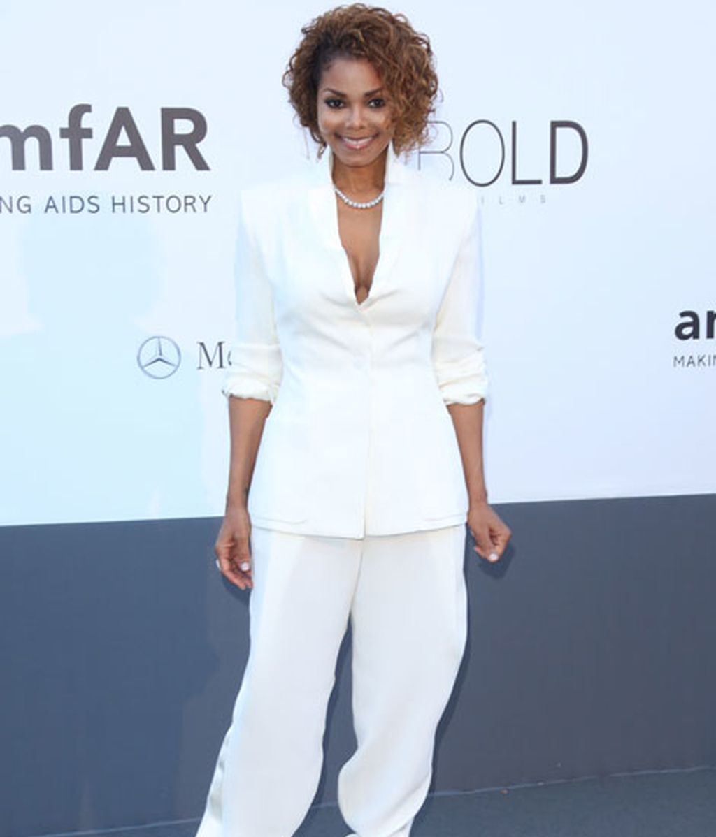 La cantante Janet Jackson lució un estilo 'total white' pero elegante