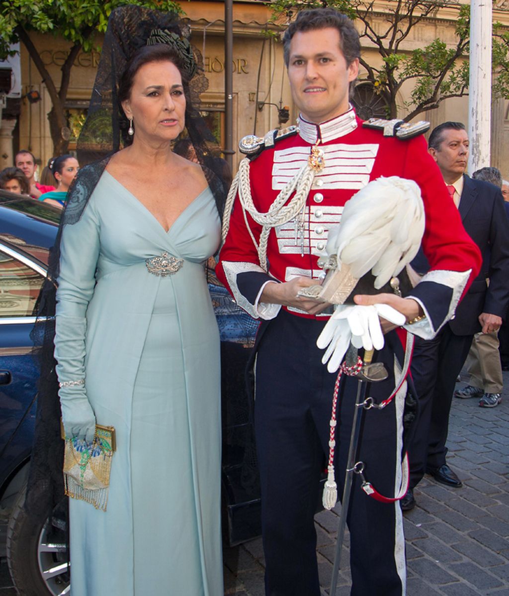Carmen Tello con su hijo Fernando Solís