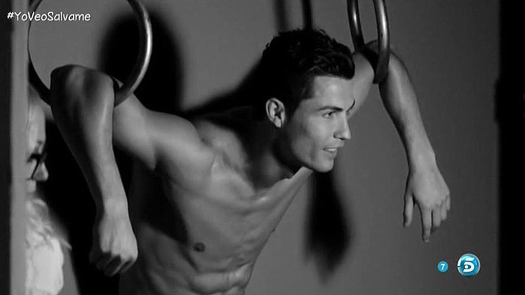 El futbolista demuestra en una sesión de fotos lo bien que lleva los 30