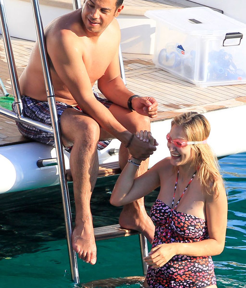 Fonsi Nieto y su novia Alba Carrillo presumen de embarazo