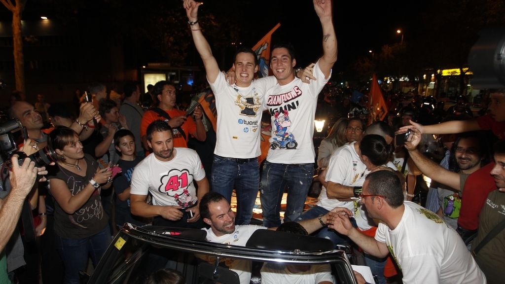 Pol y Aleix a lomos de... ¡un descapotable!