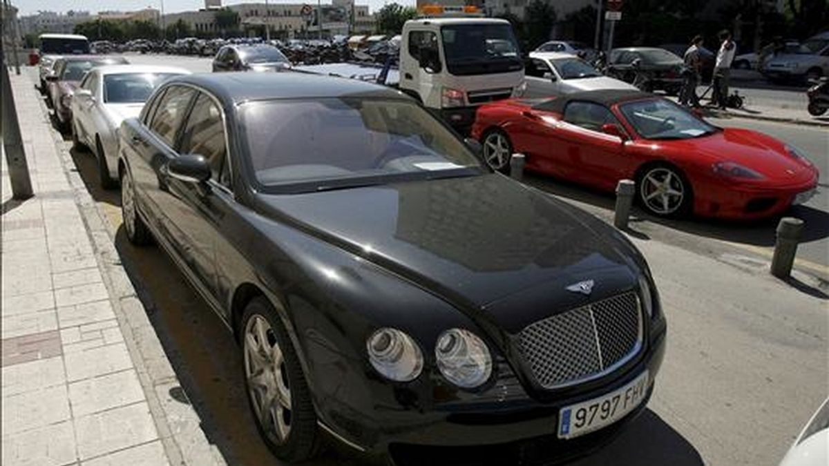 Coches de lujo intervenidos por la Policía en una operación policial. EFE/Archivo Coches de lujo intervenidos por la Policía en una operación policial. EFE/Archivo