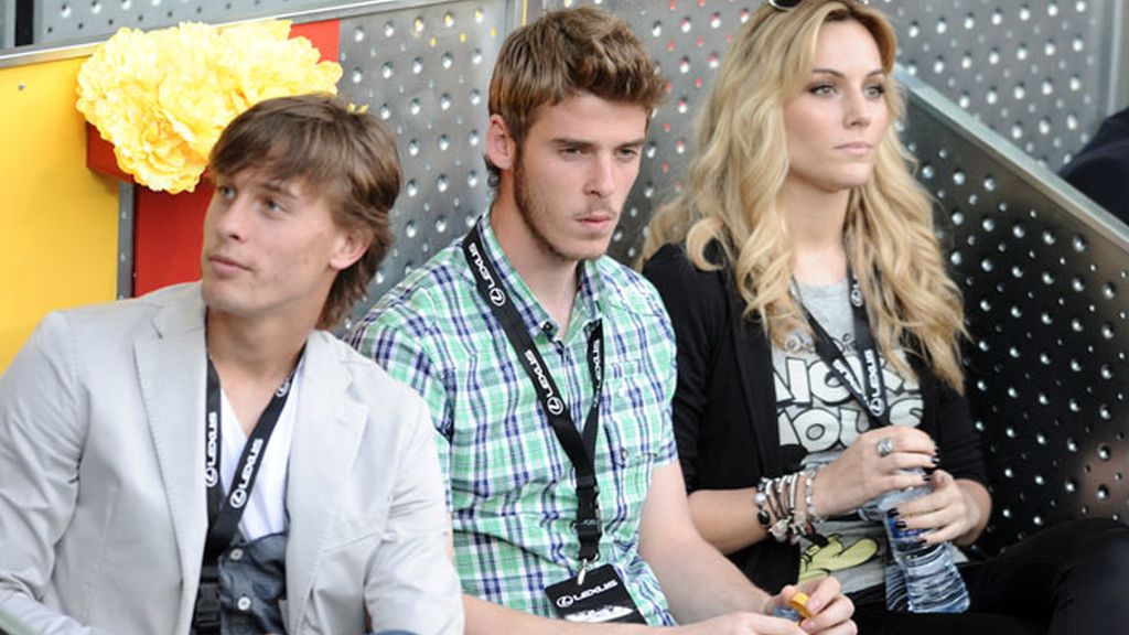 Enamorados en el tenis: Forlán y Zaira Nara comparten grada con Edurne y De Gea