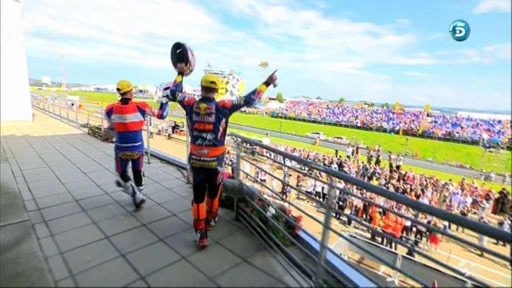 Sandro Cortese hace historia en Moto3™