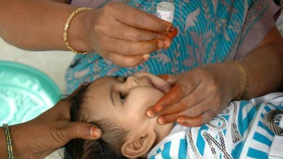 polio, bebé, niño enfermo
