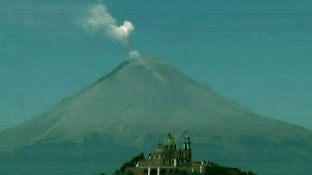 Extrañísimo objeto luminoso adentrándose en un volcán en México