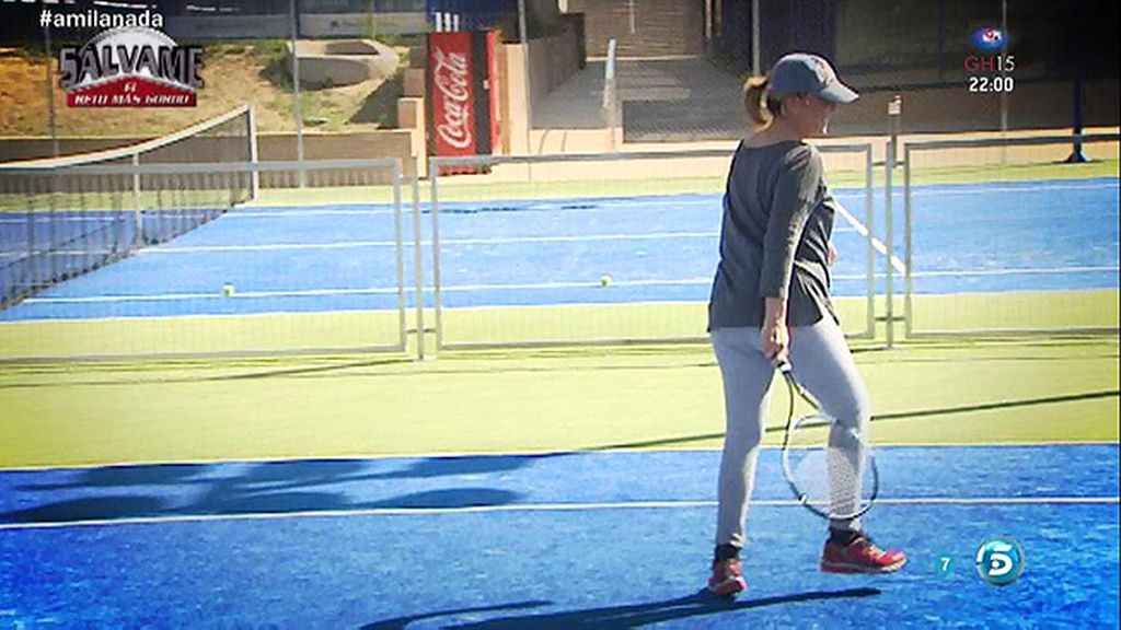 La colaboradora de 'Sálvame' acaba su reto jugando al tenis