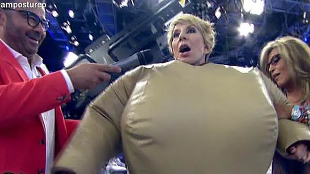 Agobiada y con ganas de quitarse el disfraz, así ha acabado la colaboradora