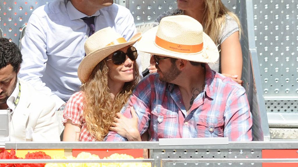 Enamorados en el tenis: Forlán y Zaira Nara comparten grada con Edurne y De Gea