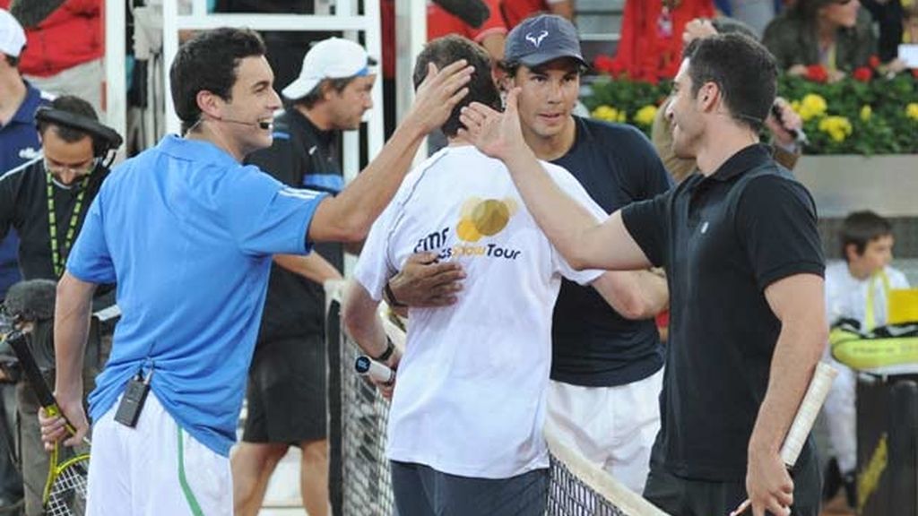 Miguel Ángel Silvestre y Mario Casas, tenistas solidarios
