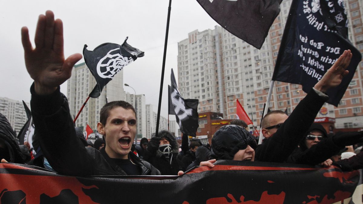 Miles de personas participan en una manifestación xenófoba en Moscú