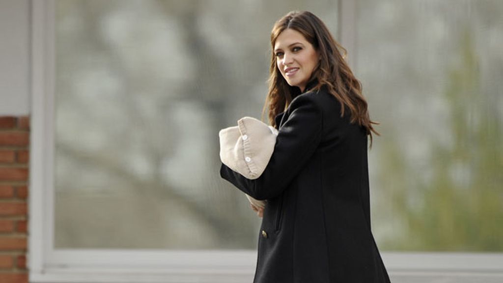 El pequeño iba envuelto en una toquilla beige