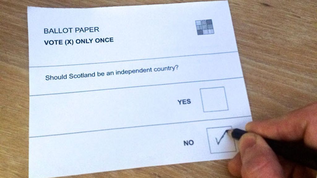 Los escoceses deciden su futuro en las urnas