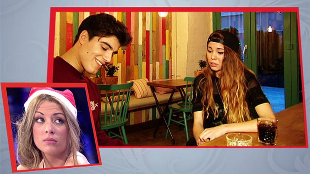 Julen le enseña a Margareth el video del delito