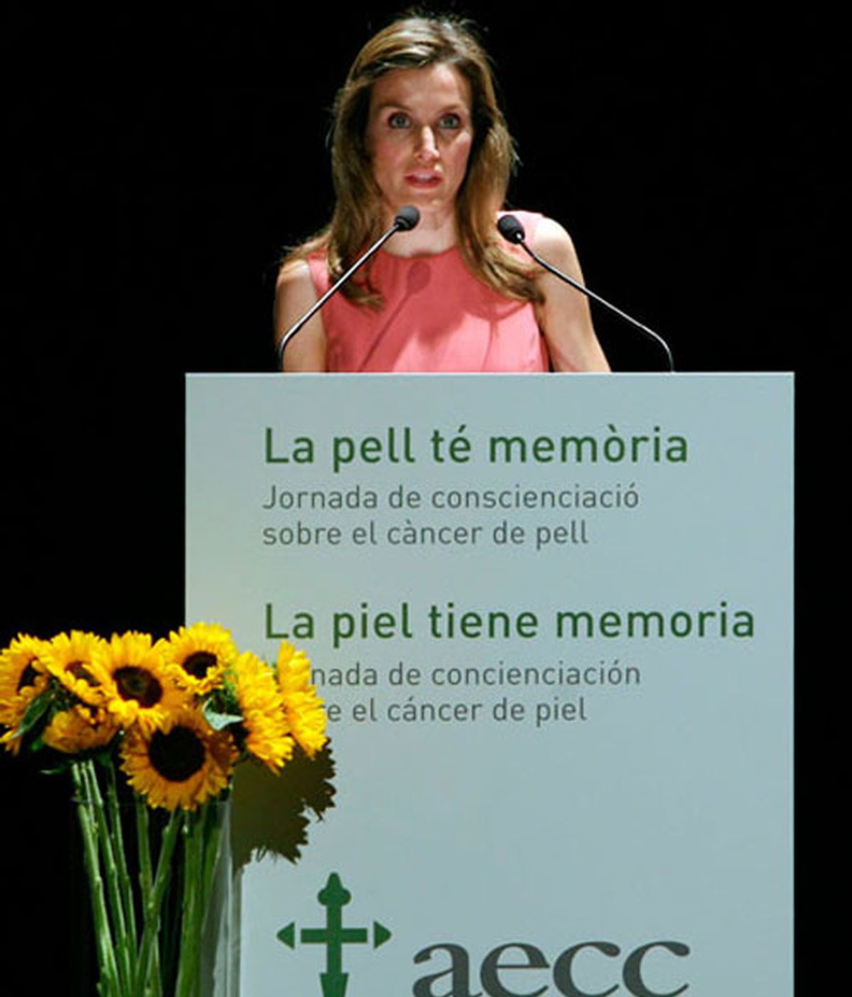 La princesa de Asturias y Girona Doña Letizia durante la inauguración de la jornada "La piel tiene memoria", organizada por la Asociación Española contra el Cáncer