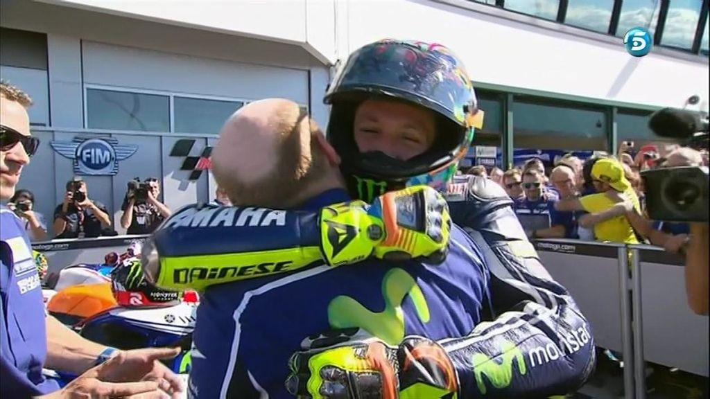 Rossi logra su victoria más deseada en Misano