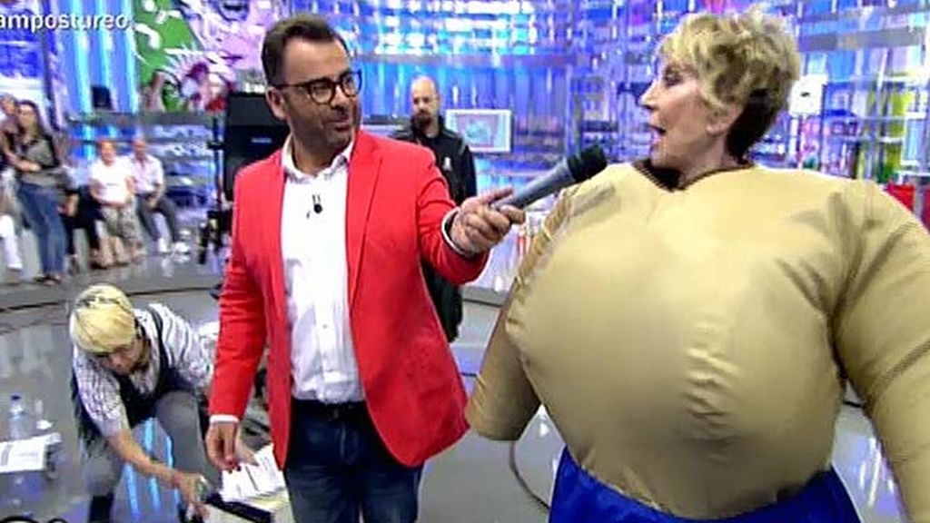 Agobiada y con ganas de quitarse el disfraz, así ha acabado la colaboradora