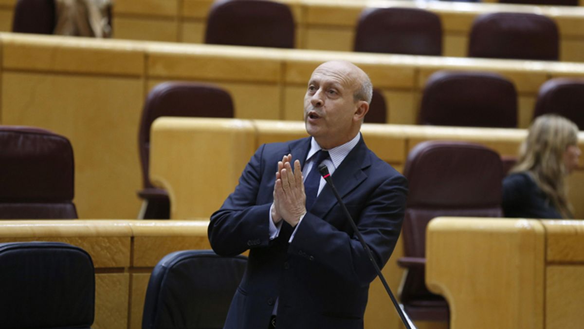 Ignacio Wert interviene en la sesión de control al Gobierno en el Senado