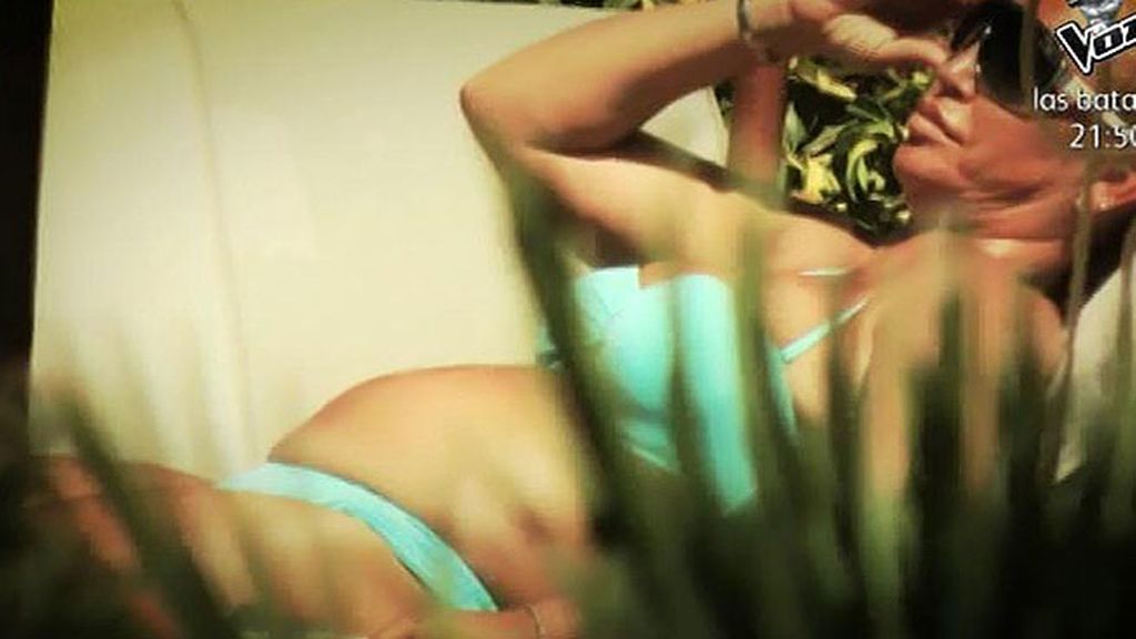 La copresentadora se derritió al sol acompañado de su hija