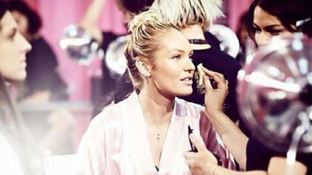 Entre bambalinas, en los preparativos del desfile de Victoria's Secret