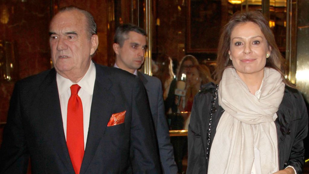 Fernández Tapias y su mujer, tras la presentación