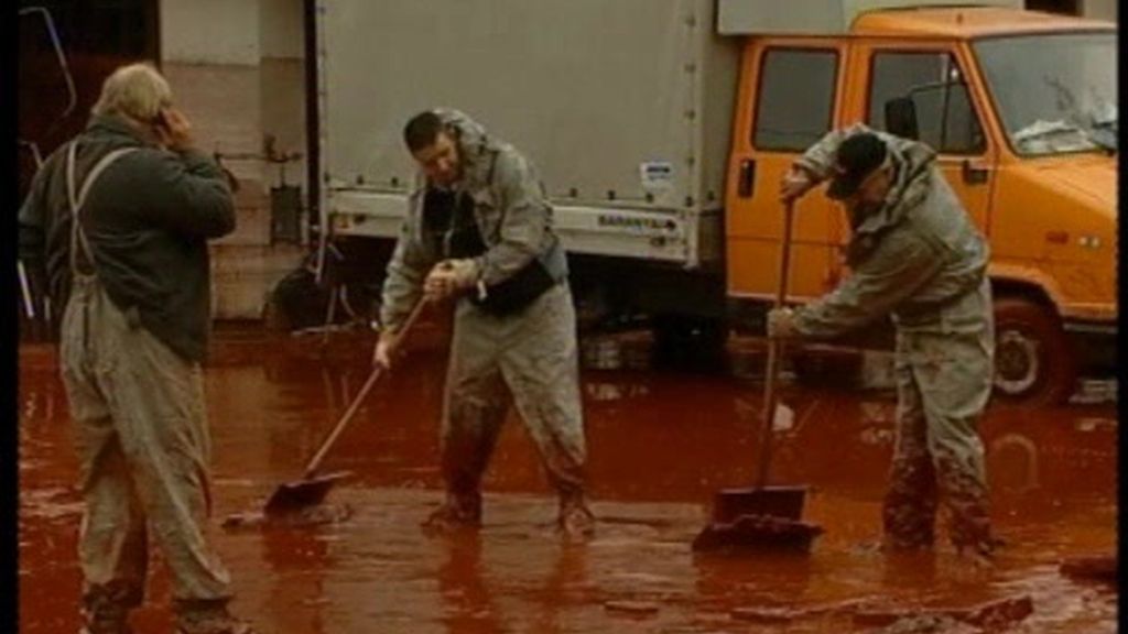 El lodo anega Hungría