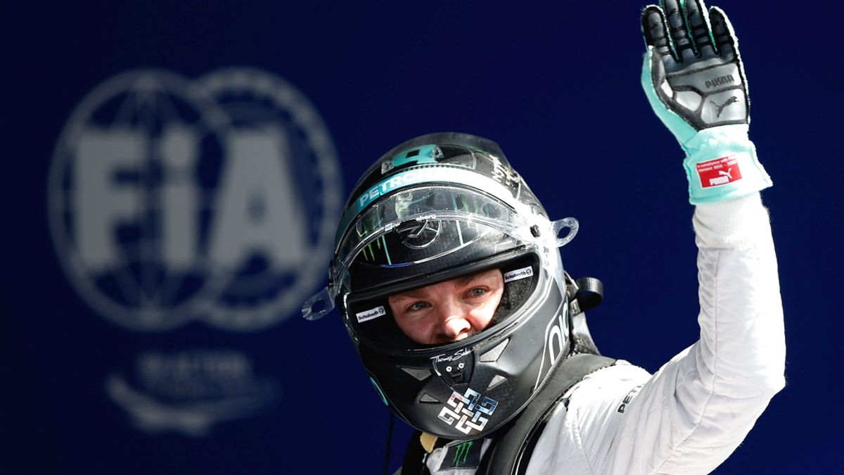 Rosberg firma la 'pole' bajo la lluvia en Spa