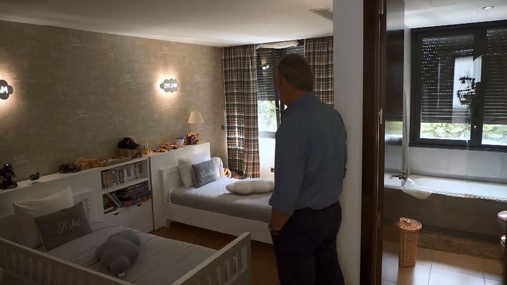 Bertín le enseña su moderna casa a Bertín