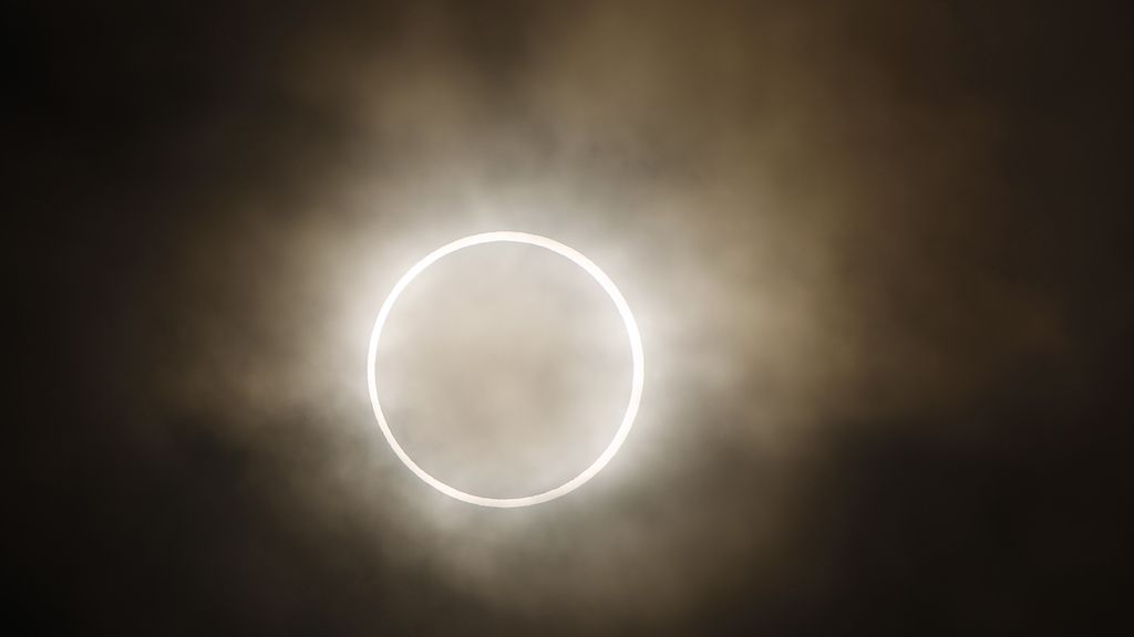 Así se ha visto el eclipse 'híbrido' de sol