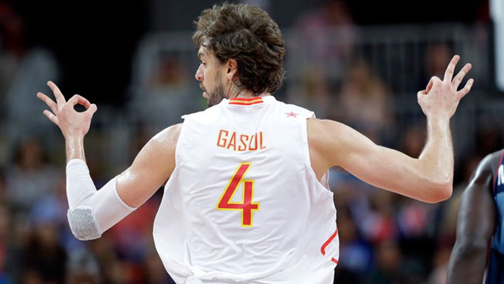 Pau Gasol en un partido de la selección española de baloncesto contra Gran Bretaña en Londres 2012