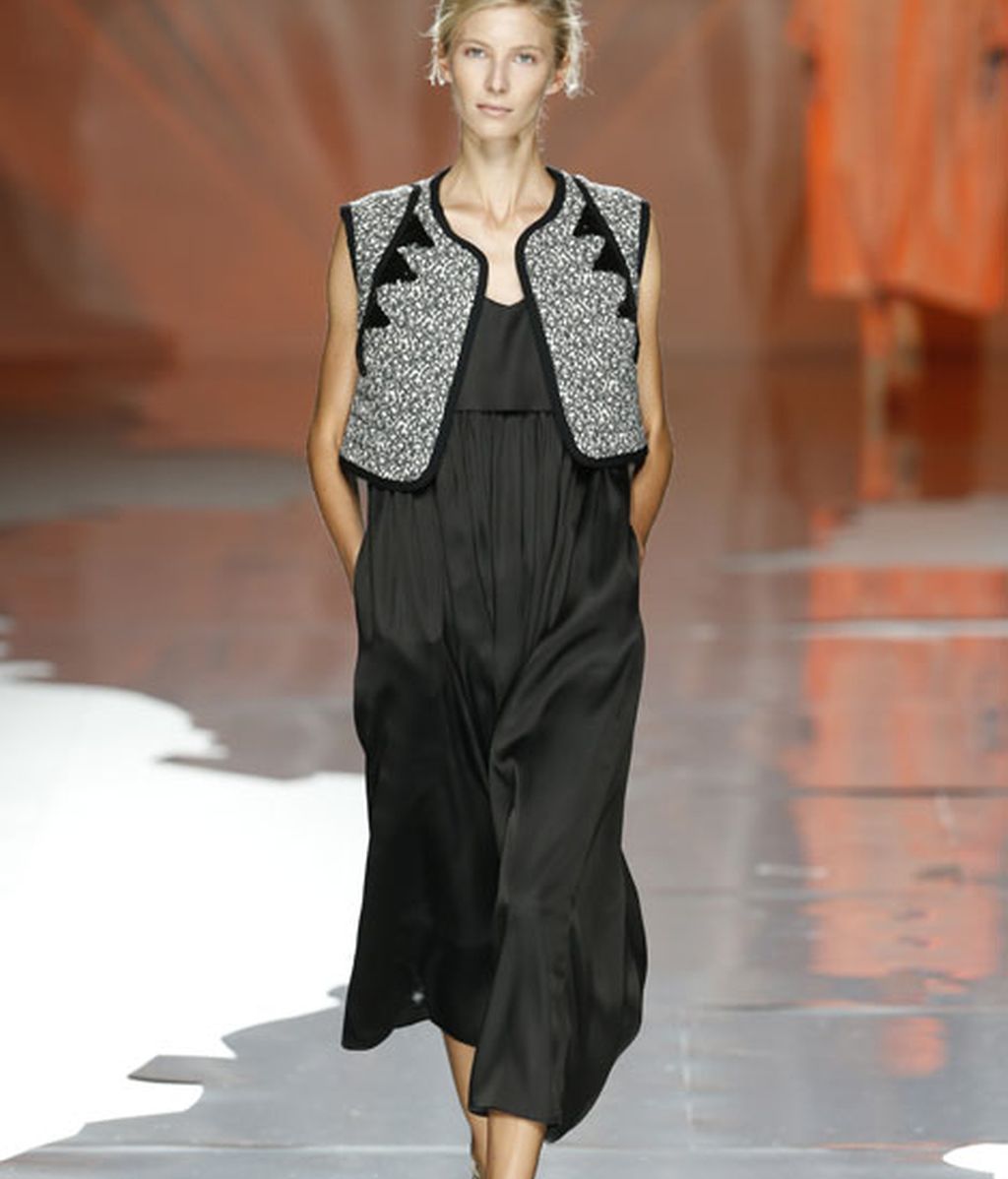 Siluetas fluidas y prints marineros