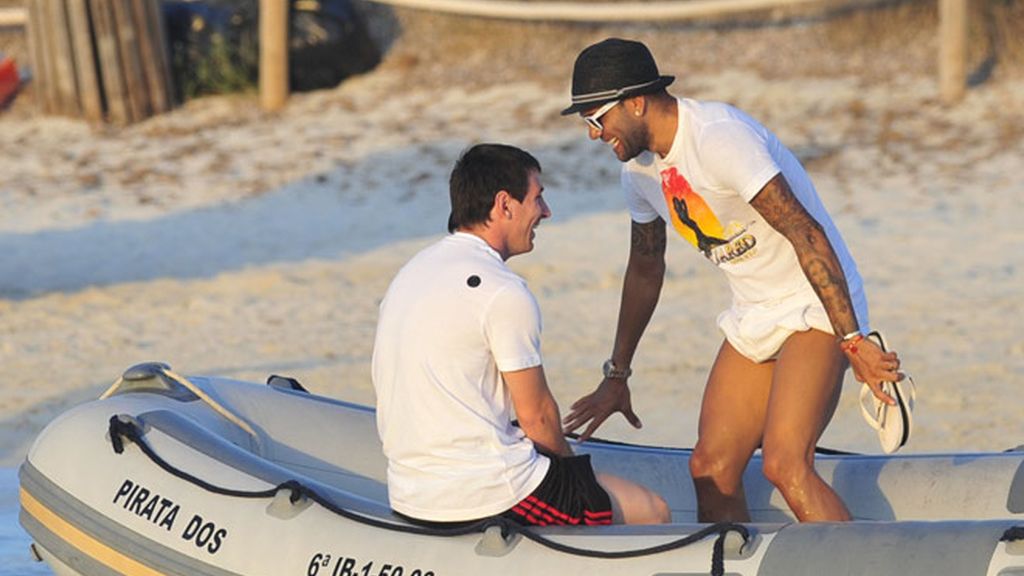 Messi y Antonella Roccuzzo apuran sus últimos días de vacas junto a Alves y Dinara