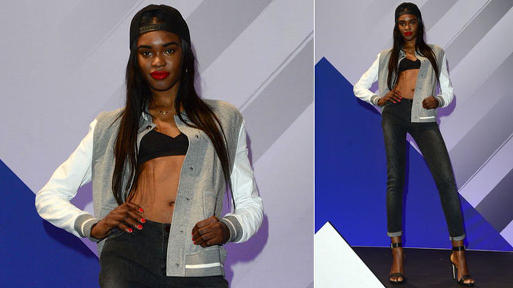 La cantante incorpora elementos del look rapero