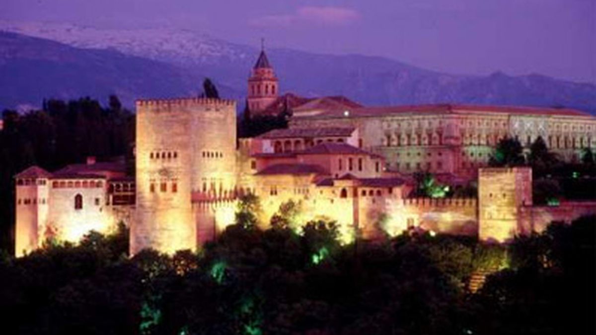 Imagen de noche de la Alhambra de Granada.