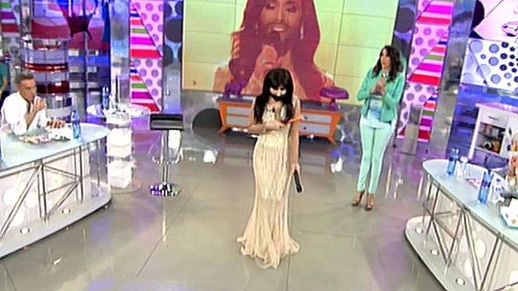 La colaboradora de 'Sálvame' imita su actuación