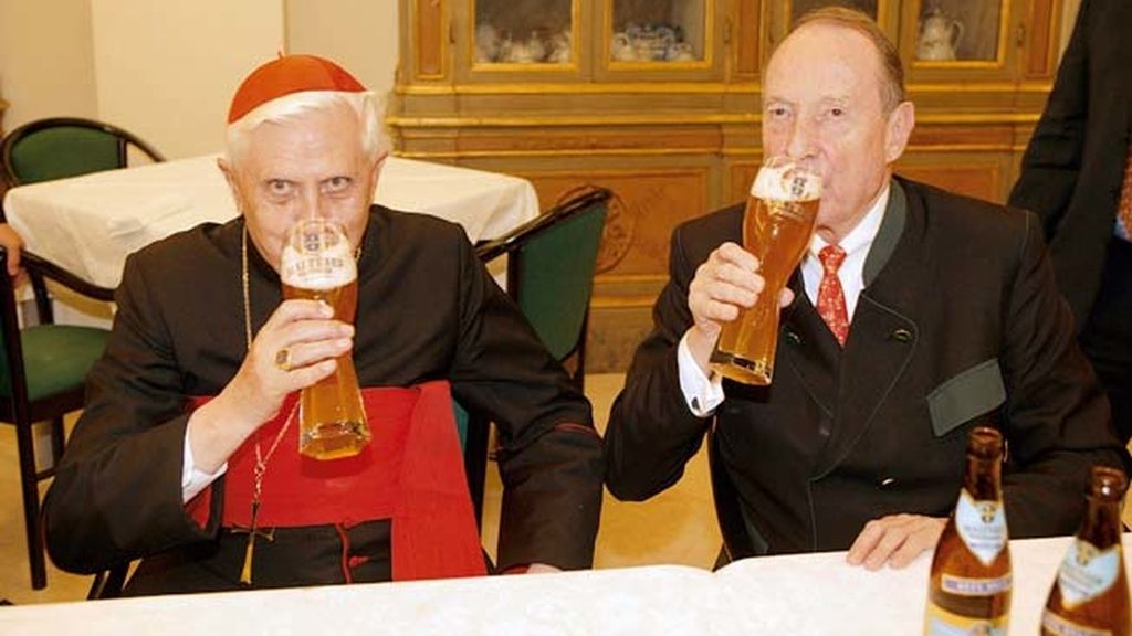 Benedicto XVI renuncia a su papado