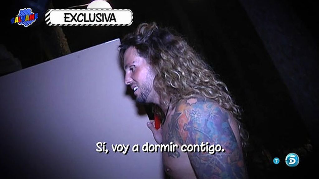 Víctor Sandoval aprovecha su primera noche en 'Campamento de verano'