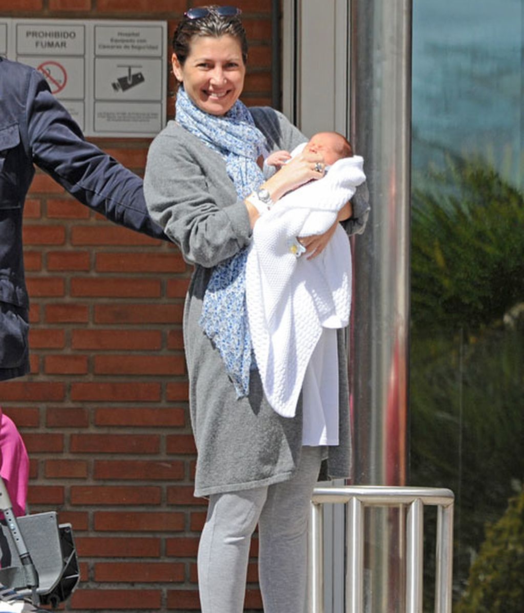 Sara Baras presenta a su bebé