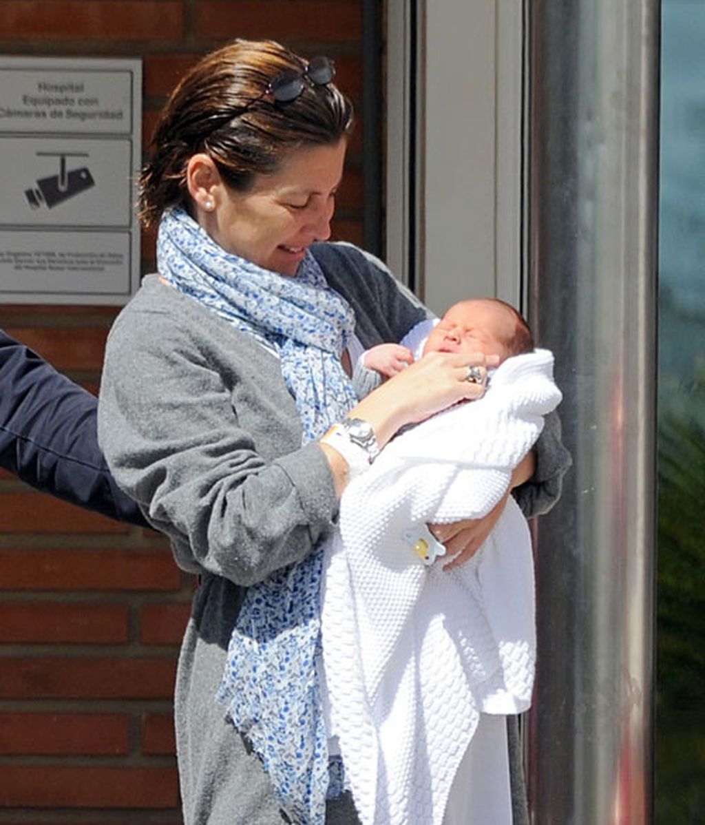 Sara Baras presenta a su bebé