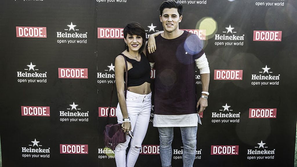 La cantante y actriz también posó con su novio